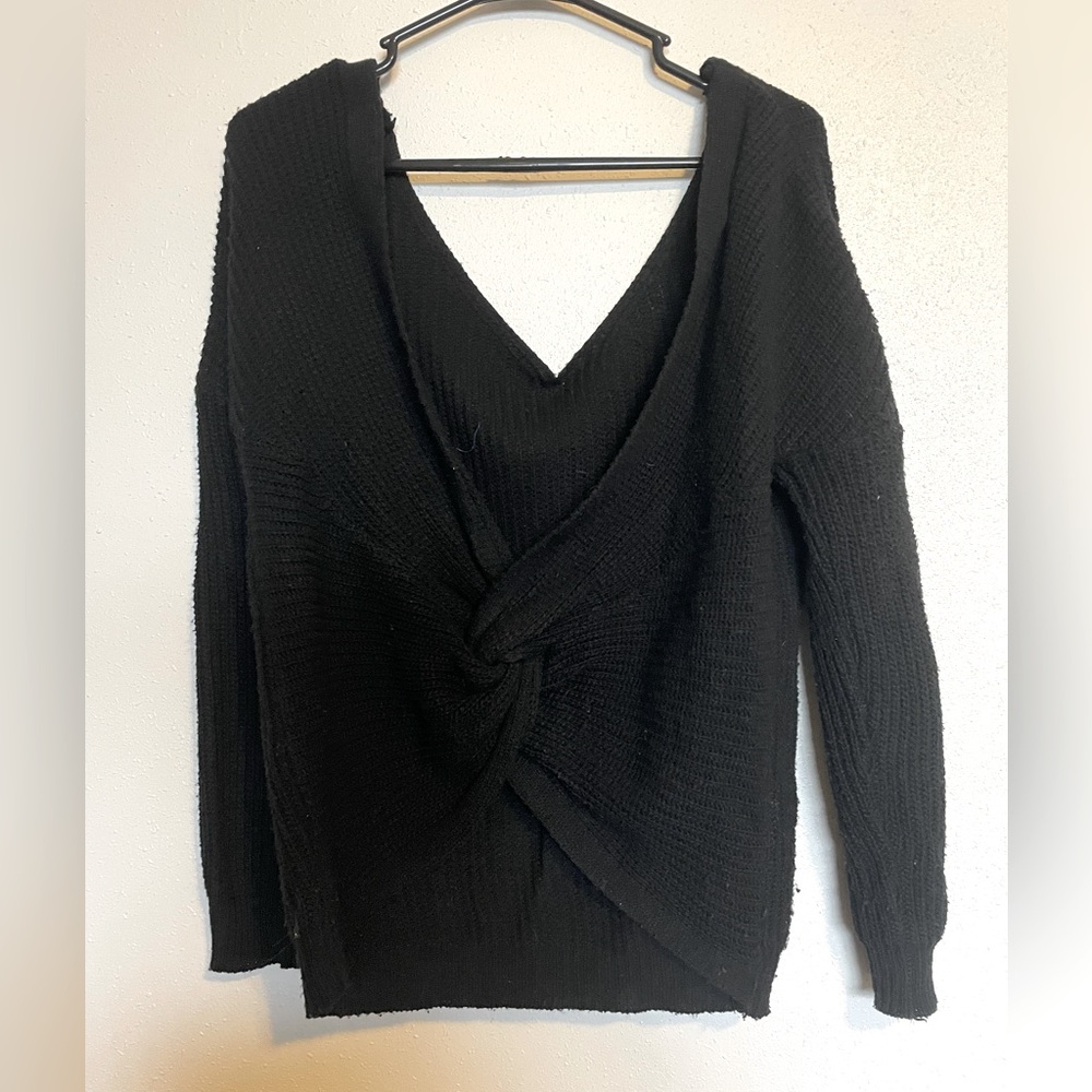 Women’s sweater with cross knot in back